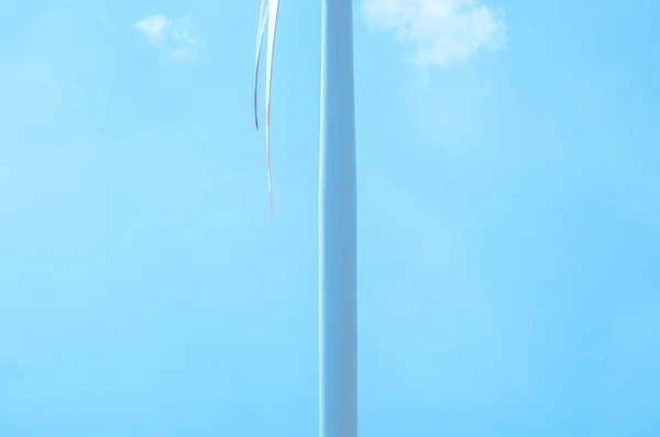 Turbine eoliche in una giornata di sole — Foto Stock