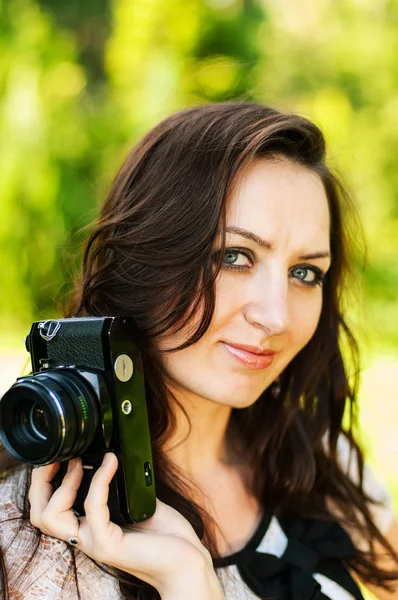 Brunette girl and retro camera — Stock Photo, Image