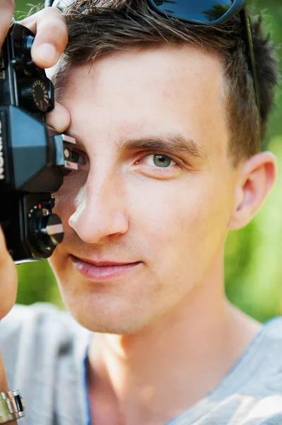 Young photographer takes pictures — Stock Photo, Image