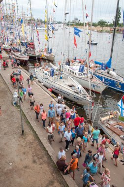 uzun boylu gemiler Szczecin oder Nehri üzerinde uzun boylu finali sırasında yelken yarışları 2013 Szczecin gemiler