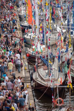 uzun boylu gemiler Szczecin oder Nehri üzerinde uzun boylu finali sırasında yelken yarışları 2013 Szczecin gemiler