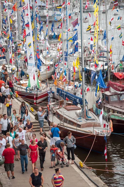 Tall ships sailing on Odra river in Szczecin during the final of The Tall Ships Races 2013 in Szczecin — Stock Photo, Image