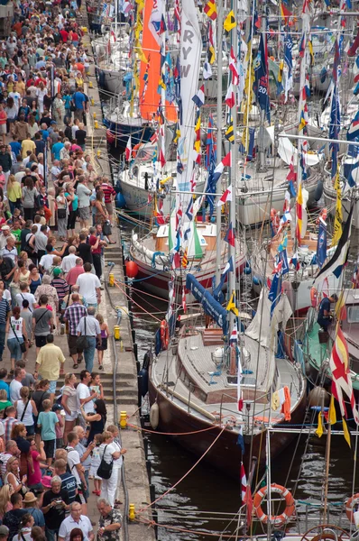 Tall ships sailing on Odra river in Szczecin during the final of The Tall Ships Races 2013 in Szczecin — Stock Photo, Image