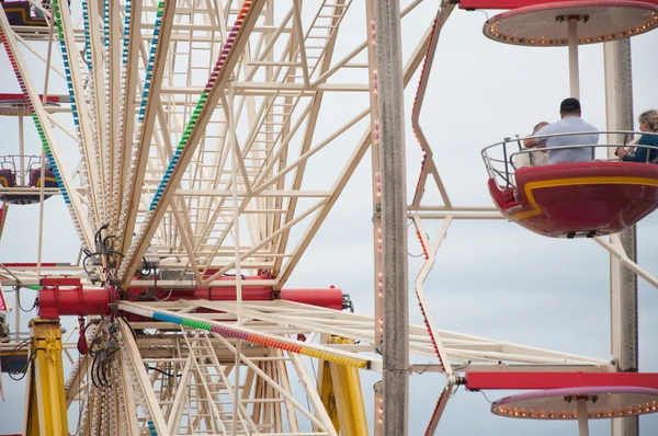 Visitors on Ferris Wheel — Stock Photo, Image