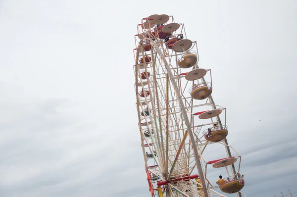 Besucher im Riesenrad — Stockfoto