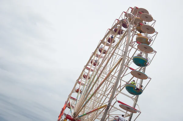 Visitors on Ferris Wheel — Stock Photo, Image