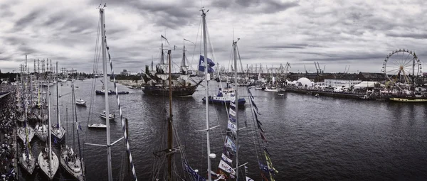 Panoramic view over tall ships on Odra river — Stock Photo, Image
