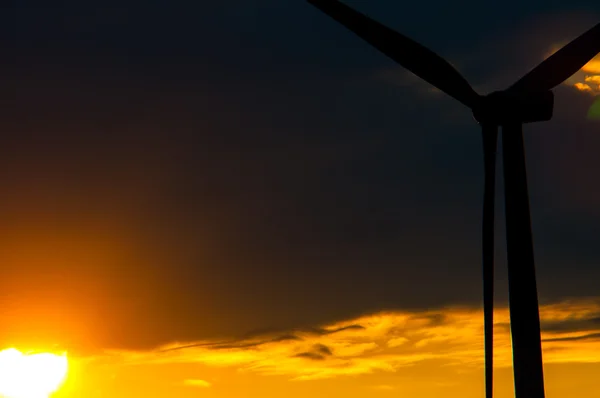 Windturbines bij zonsondergang — Stockfoto