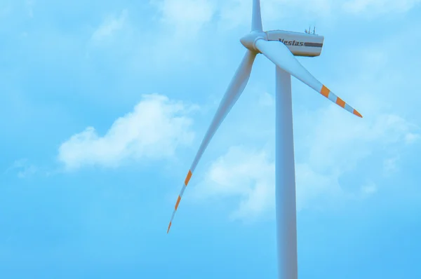 Wind turbines on a sunny day — Stock Photo, Image