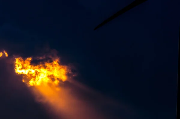 Вітрові турбіни на заході сонця — стокове фото