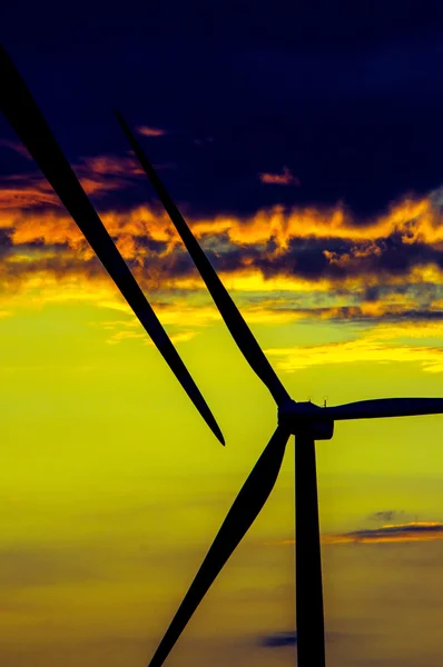 Turbine eoliche al tramonto — Foto Stock