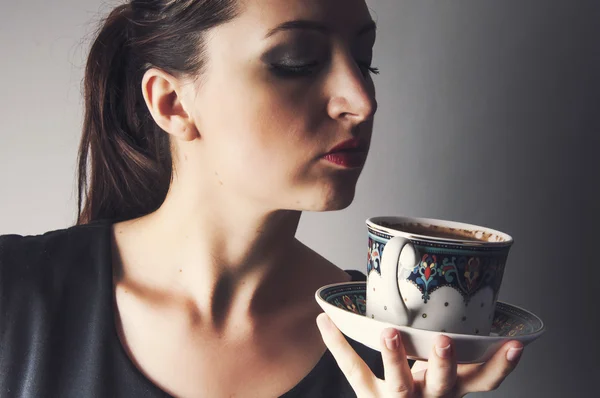 Geschäftsfrau trinkt Kaffee — Stockfoto