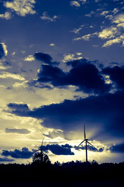 Windturbines bij zonsondergang — Stockfoto