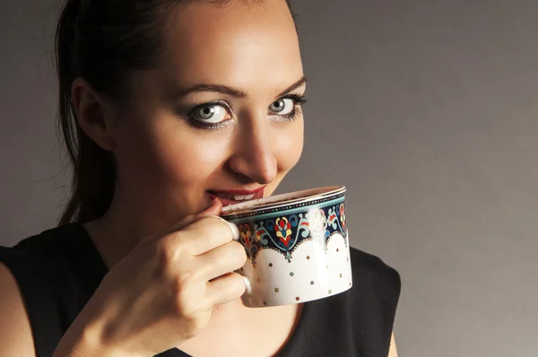 Geschäftsfrau trinkt Kaffee — Stockfoto