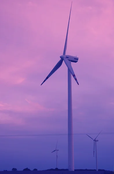 Turbina eolica al tramonto — Foto Stock