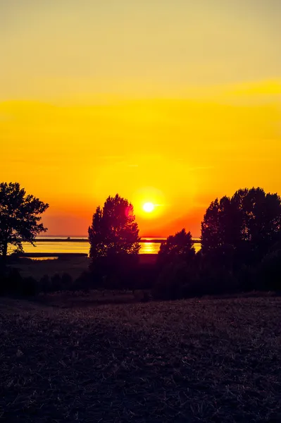 Sunset over the lake — Stock Photo, Image