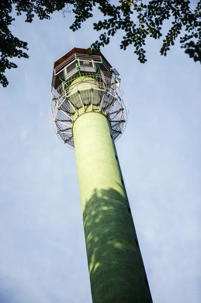 Strážná věž uprostřed lesů — Stock fotografie
