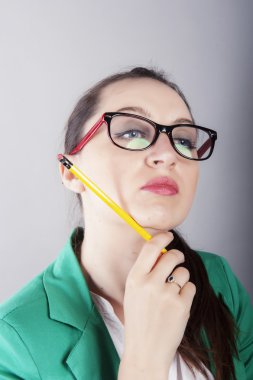 çekici genç iş kadını düşünüyorum