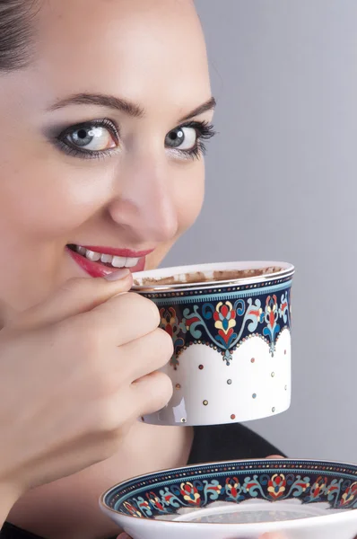 Geschäftsfrau trinkt Kaffee — Stockfoto