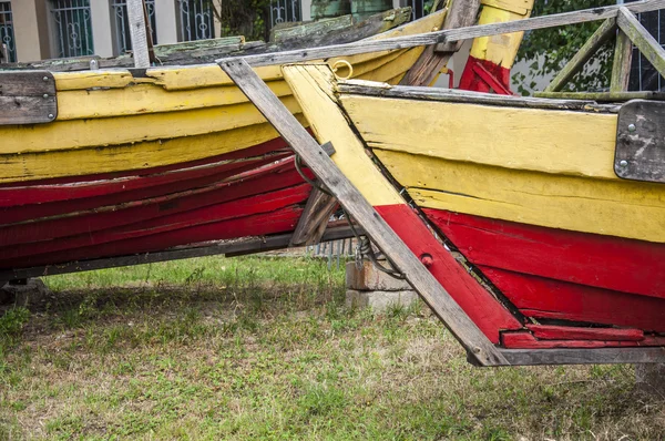 Yate amarrado en el puerto —  Fotos de Stock