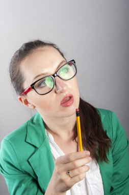 çekici genç iş kadını düşünüyorum