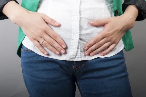 Businesswoman with abdominal pains — Stock Photo, Image