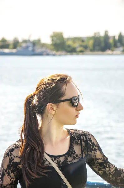 Mujer en un crucero —  Fotos de Stock