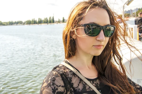 Mujer en un crucero —  Fotos de Stock