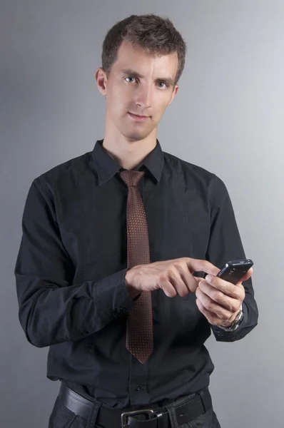 Uomo d'affari che utilizza un telefono cellulare — Foto Stock