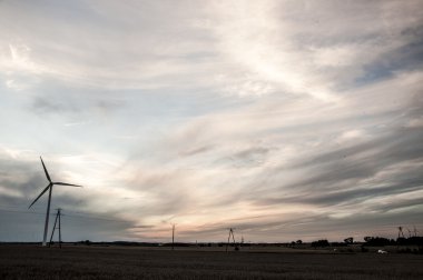 gün batımında windturbine
