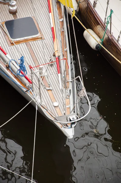 Jacht Horgonyzott a kikötő — Stock Fotó