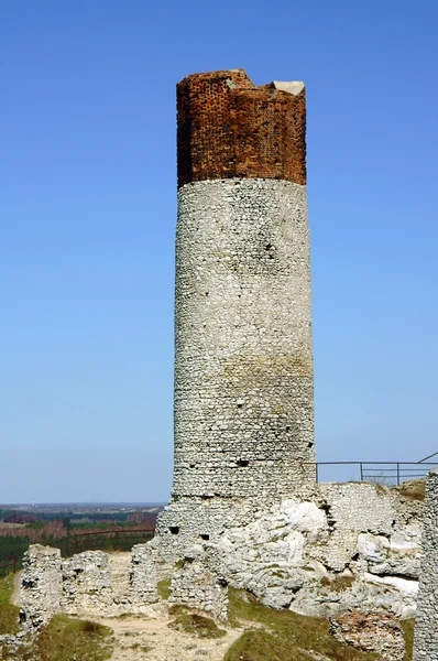 Medeltida slottsruin med tornet i olsztyn — Stockfoto