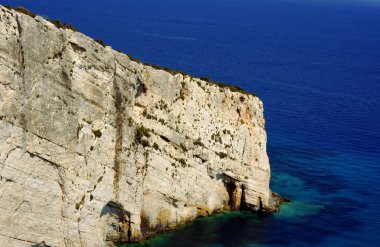 zakynthos Adası'nda kenarı beyaz rock