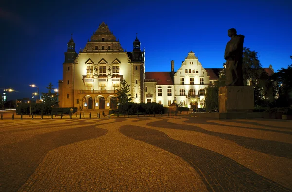 Street and plaza in Poznan by night — Stock Photo, Image