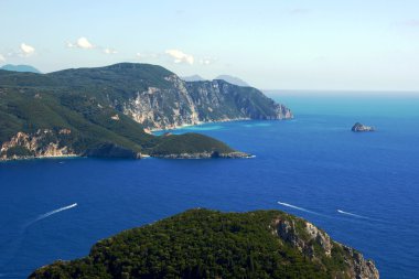 Korfu Adası'nda kıyısında kaya