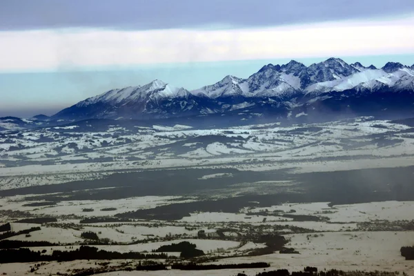 Montañas de los Cárpatos en invierno — Foto de Stock