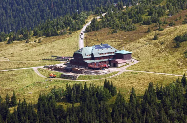 Toevluchtsoord in Reuzengebergte — Stockfoto