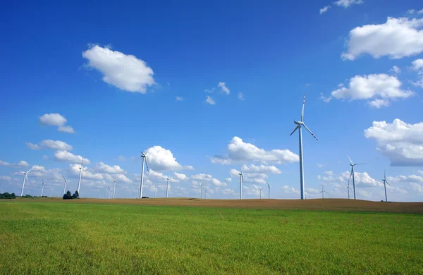 Turbine dans le parc éolien — Photo