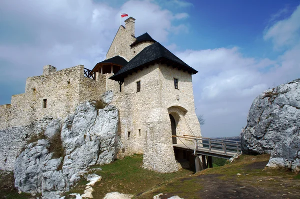 Medeltida slott med torn i bobolice — Stockfoto
