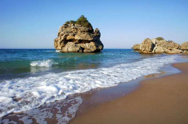 Skály na pláži na ostrově zakynthos — Stock fotografie