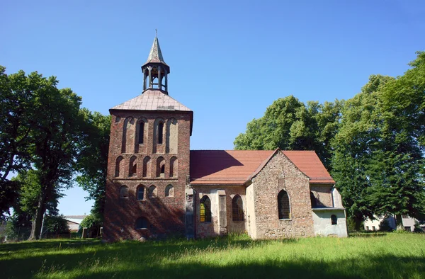 Gotik kilise kule ile — Stok fotoğraf
