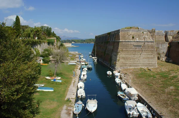 Gracht en palaio frourio in stad van corfu — Stockfoto