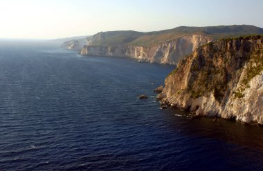 ile Uçurumun kıyısında