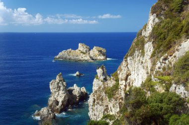 Korfu Adası'nda kıyısında kaya