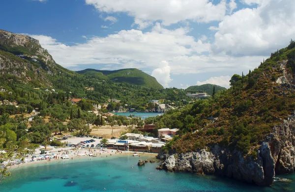 Pohled na záliv a pláž na ostrově Korfu — Stock fotografie