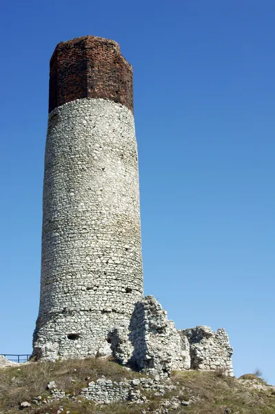 Castello medievale in rovina con torre a Olsztyn — Foto Stock