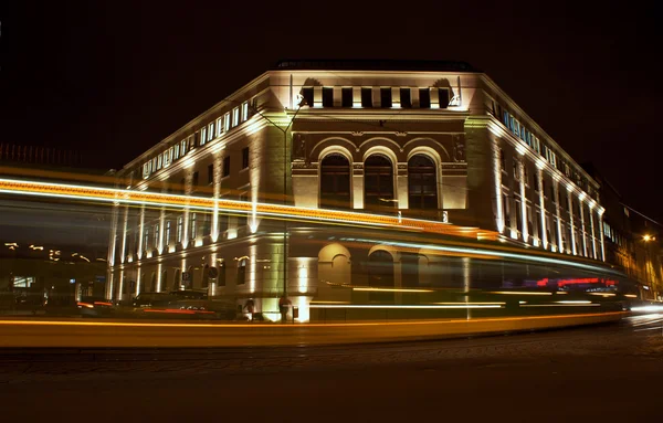 Üniversitesi Sanat Pozna? Geceleri