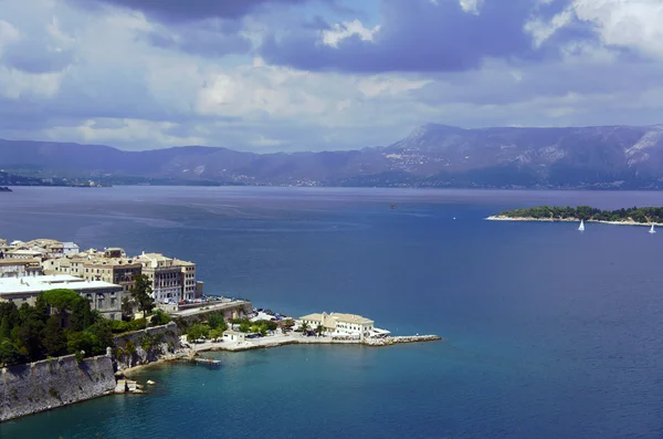 Cidade na ilha de Corfu, na Grécia — Fotografia de Stock