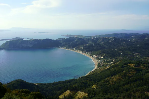 Vista a la bahía y la playa en la isla de Corfú — Foto de Stock