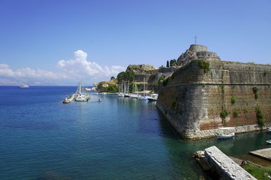 liman ve şehir Korfu Kalesi